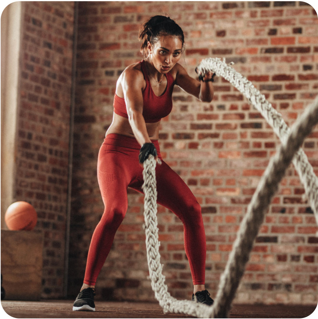 mujer haciendo ejercicios con la energía de tomar los productos fitline