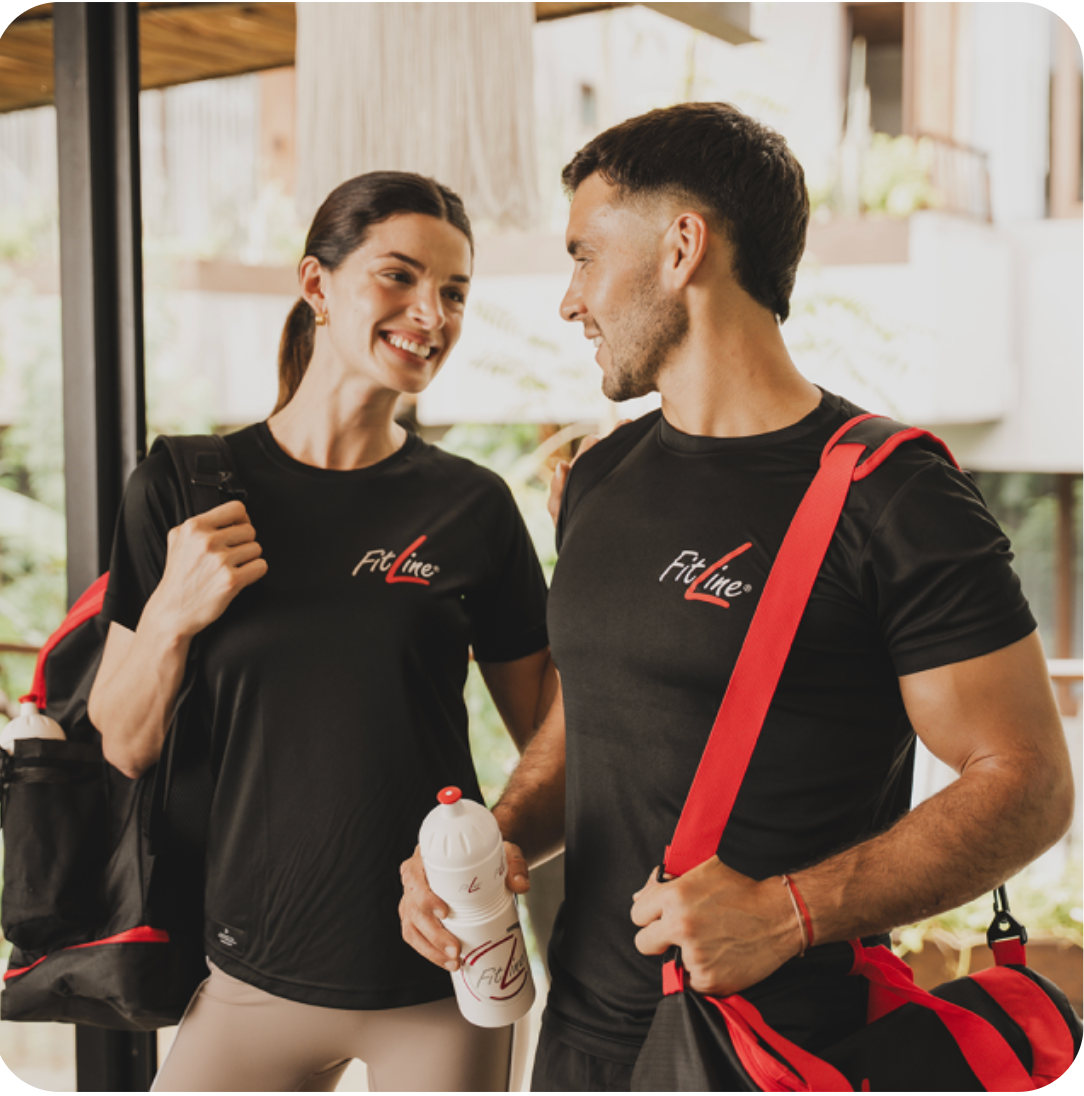 pareja de jóvenes comprando productos y artículos fitline
